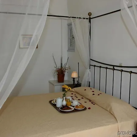 Tzekos Hotel Fira (Santorini)